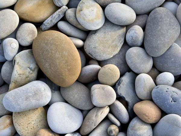 破鵝卵石選哪種破碎石機好？