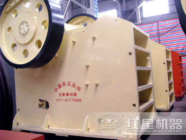 大型復(fù)擺顎式破碎機