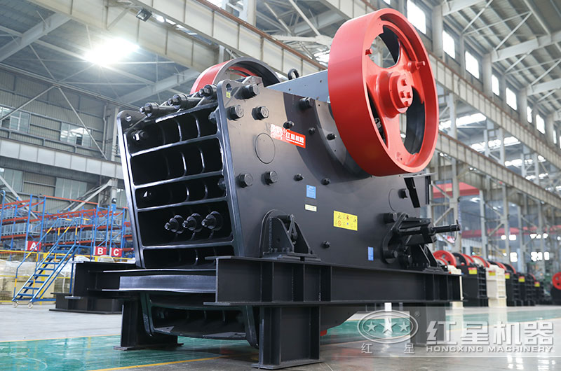 大型破碎石頭的機(jī)器叫什么？有哪些？附圖片