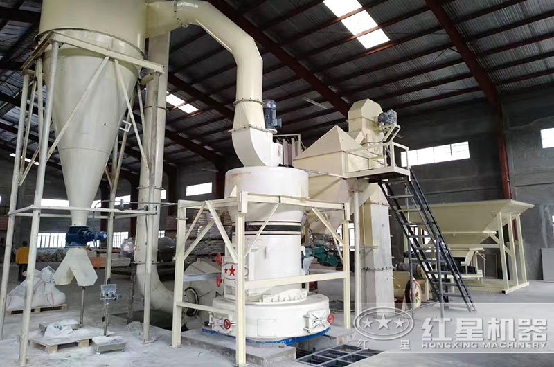 石灰石粉雷蒙磨工作現(xiàn)場(chǎng)圖片 石灰石粉雷蒙磨工作現(xiàn)場(chǎng)圖片