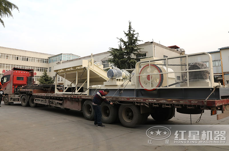 大型對輥制砂機發(fā)貨現(xiàn)場圖片