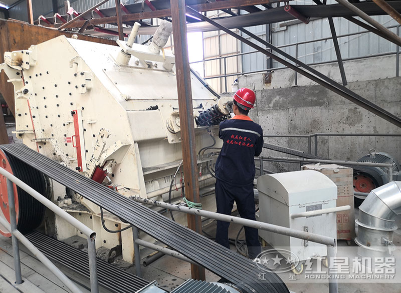 紅星機(jī)器售后人員現(xiàn)場(chǎng)檢查設(shè)備