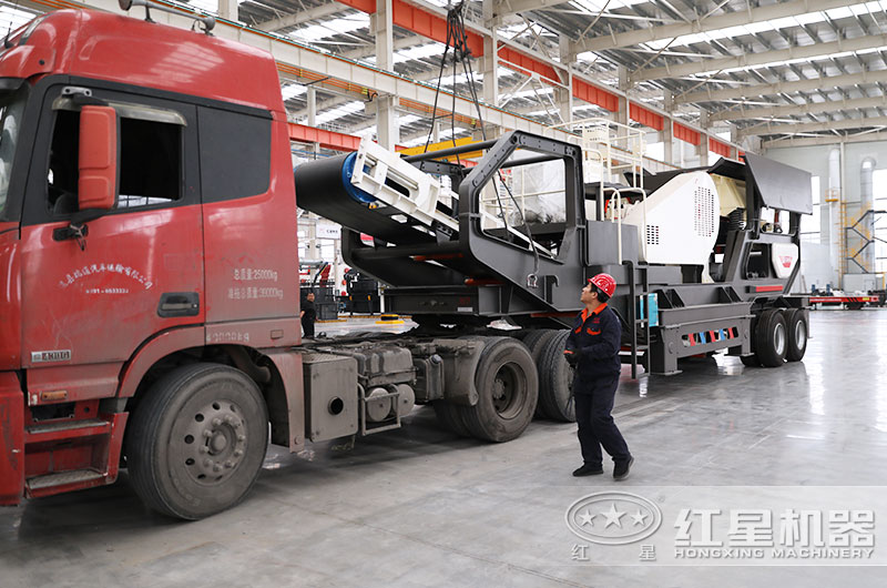 移動建筑垃圾粉碎機(jī)準(zhǔn)備發(fā)貨