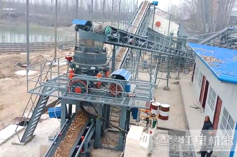 鵝卵石圓錐破碎機工作現(xiàn)場圖片 鵝卵石圓錐破碎機工作現(xiàn)場圖片