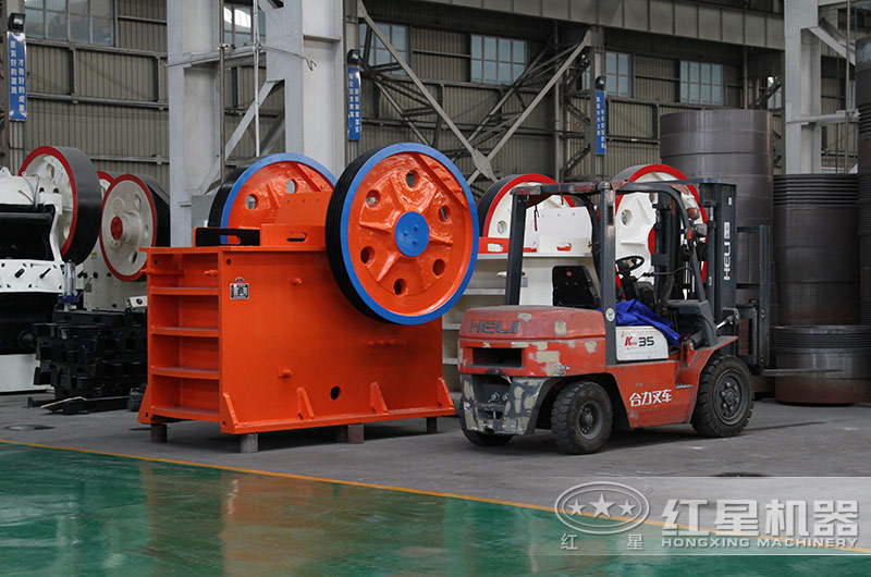 一個采石場投資一套大型鵝卵石破碎生產(chǎn)設(shè)備需要多少錢？