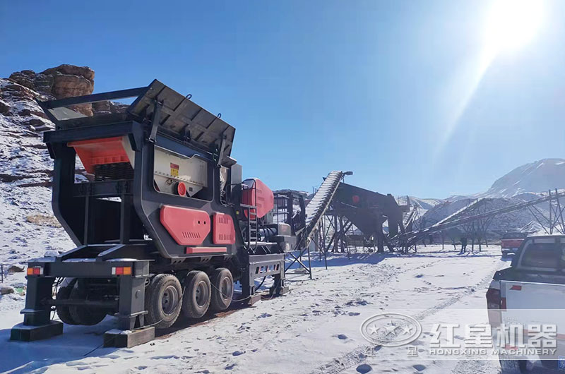 輪胎式移動破碎機(jī)工作現(xiàn)場實(shí)拍圖 輪胎式移動破碎機(jī)工作現(xiàn)場實(shí)拍圖