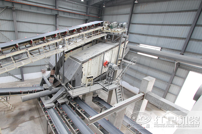 振動(dòng)篩和輸送機(jī)工作現(xiàn)場(chǎng)圖片 振動(dòng)篩和輸送機(jī)工作現(xiàn)場(chǎng)圖片