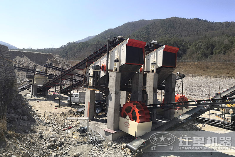 水洗砂現(xiàn)場配置雙輪斗洗砂機(jī)