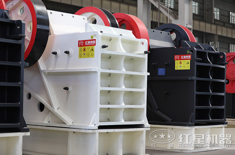 顎式電石破碎機(jī)圖片 顎式電石破碎機(jī)圖片