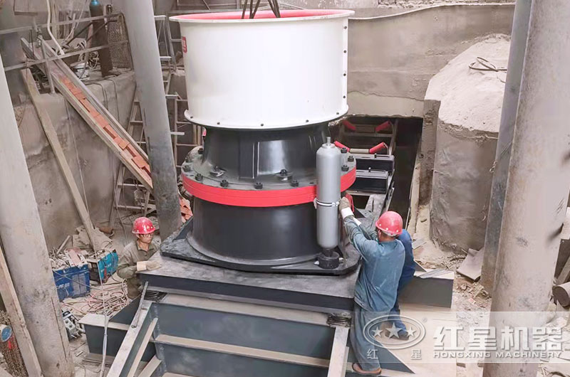 圓錐破碎機(jī)工作現(xiàn)場圖片 圓錐破碎機(jī)工作現(xiàn)場圖片