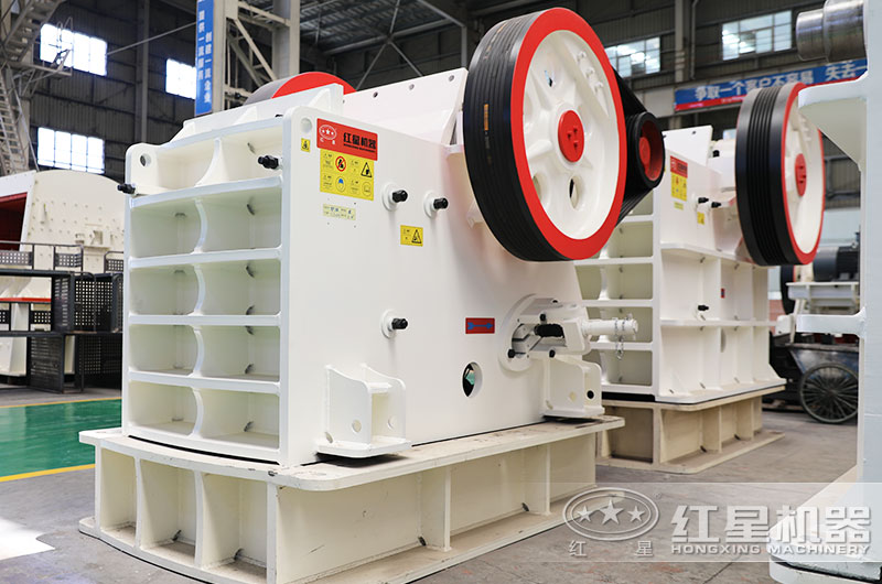 石頭顎式破碎機(jī)圖片