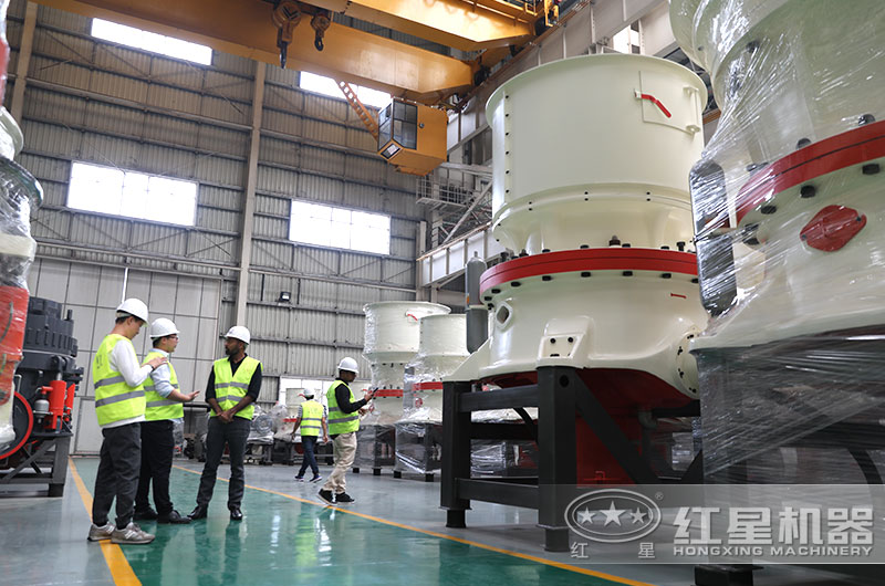 客戶來(lái)廠參觀考察大型礦山破碎機(jī) 客戶來(lái)廠參觀考察大型礦山破碎機(jī)