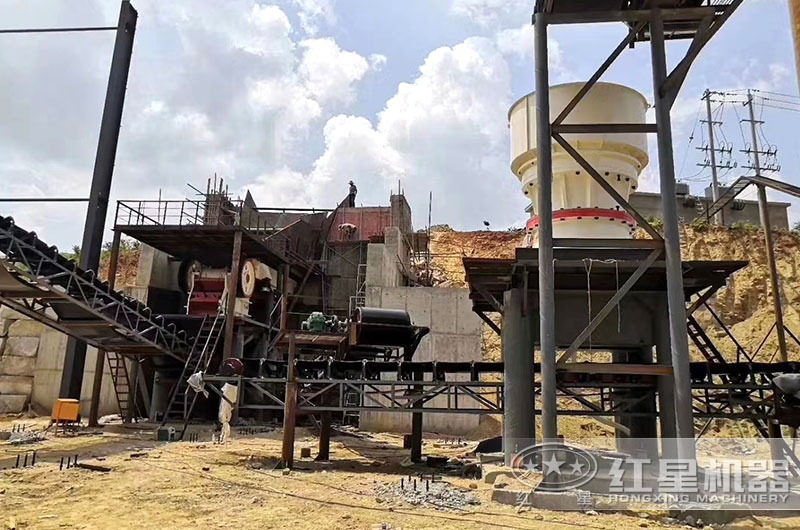 鋁礦石加工現(xiàn)場(chǎng)實(shí)拍圖 鋁礦石加工現(xiàn)場(chǎng)實(shí)拍圖