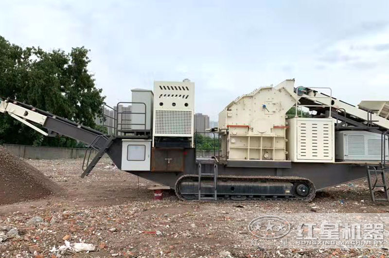履帶式制砂機一體式工作現(xiàn)場 履帶式制砂機一體式工作現(xiàn)場