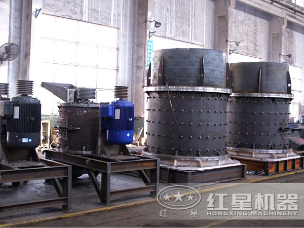 立軸石料復(fù)合破碎機加工車間