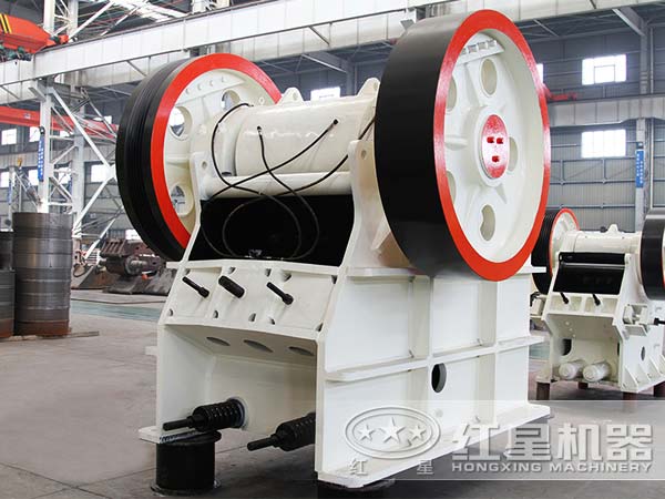 高產(chǎn)鄂式破碎機