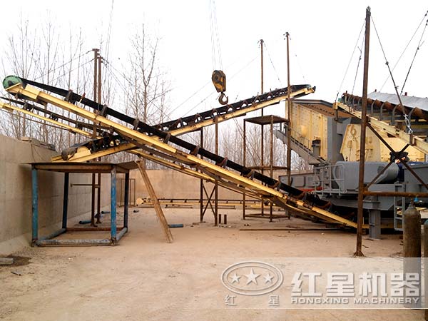 移動破碎站生產(chǎn)線安裝現(xiàn)場