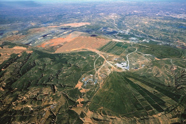 推動綠色礦山建設(shè)，紅星破碎機廠家鼎力相助