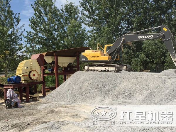 錘式礦石破碎機(jī)作業(yè)客戶現(xiàn)場