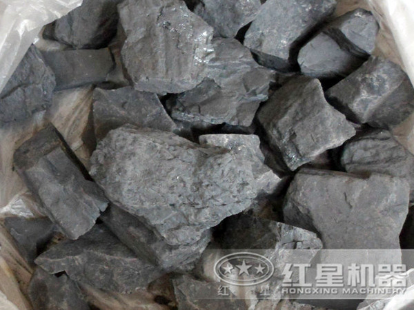 一臺(tái)用于破碎煤矸石的移動(dòng)粉碎機(jī)_70噸/小時(shí)，出料粒度20以下