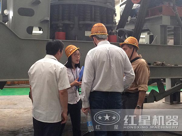 河北時(shí)產(chǎn)100方石料移動(dòng)破碎機(jī)多少錢一臺(tái)，能出多大料？