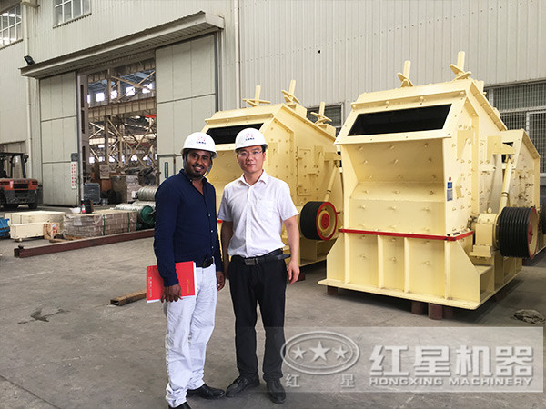 肯尼亞一客戶(hù)來(lái)廠參觀反擊破設(shè)備