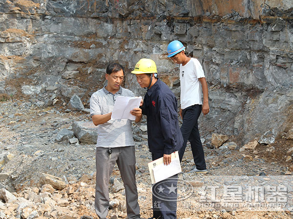 紅星技術(shù)人員現(xiàn)場(chǎng)為用戶(hù)指導(dǎo)