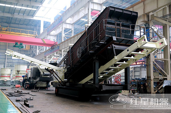 紅星移動(dòng)鄂式磕石機(jī)生產(chǎn)車間