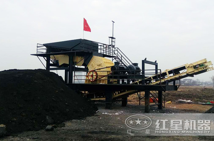 移動錘式碎煤機作業(yè)客戶現場