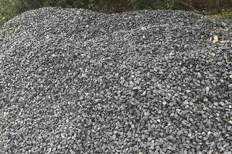 鋪路、修路用的瓜子石破碎機(jī)多少錢一套