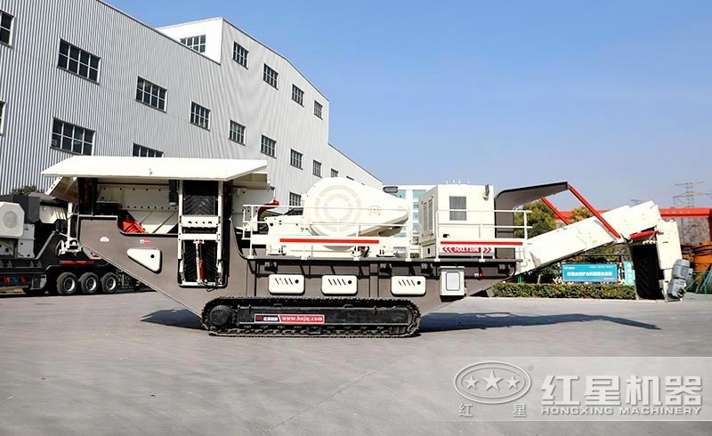 大型采石場用以柴油為動力的履帶破碎機(jī)更高產(chǎn)、環(huán)保