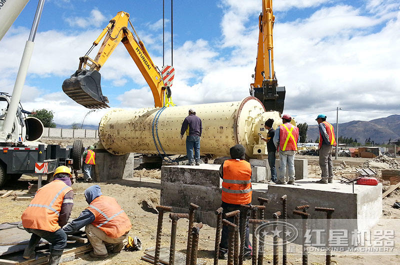 1.2米x2.4米脫硫球磨機(jī)作業(yè)客戶現(xiàn)場(chǎng)