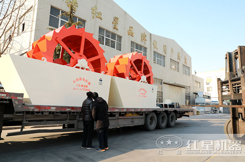 兩臺3020輪斗洗砂機裝車以備發(fā)貨中