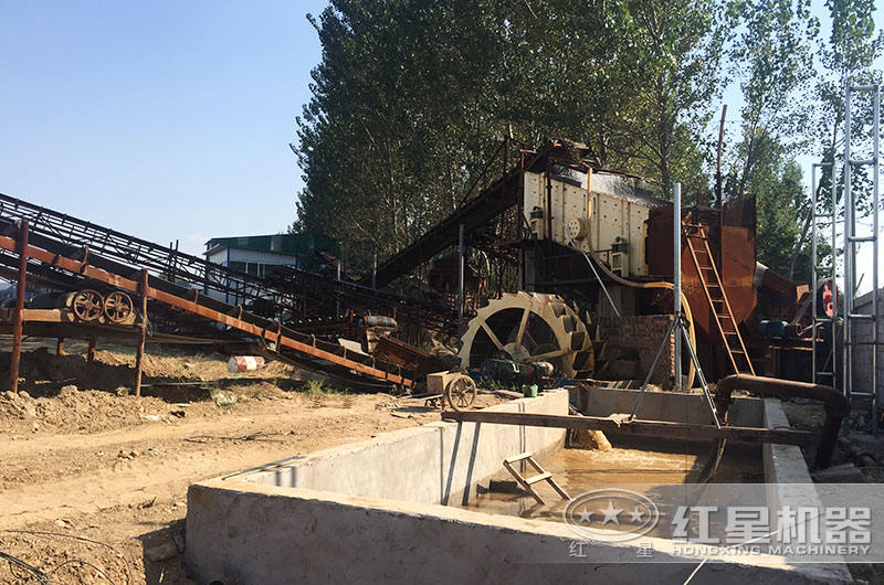 洗砂機(jī)與沉淀池配合作業(yè)現(xiàn)場(chǎng)