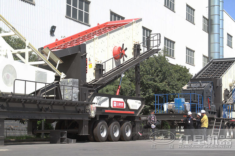 紅星技術(shù)經(jīng)理在耐心為來(lái)廠用戶講解相關(guān)問題