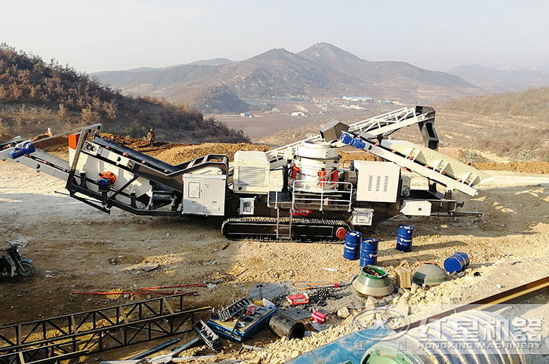 履帶移動式石子破碎機(jī)怎么樣？紅星帶您走進(jìn)山東煙臺碎石現(xiàn)場親身體驗