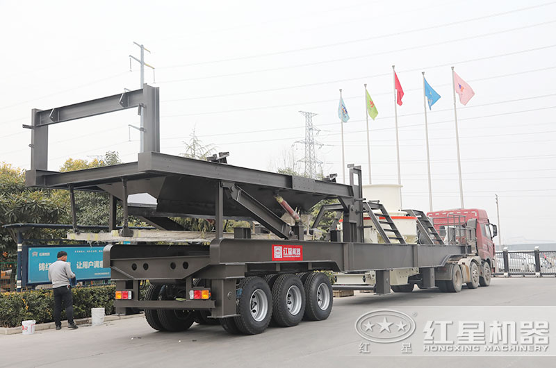 輪胎式移動制沙機(jī)一體式掛上車頭就開往現(xiàn)場了