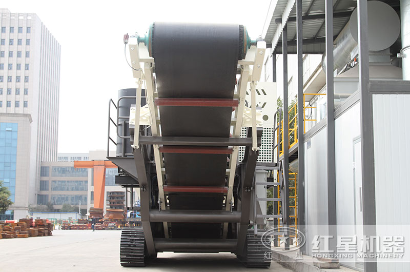 移動石子破碎站已經(jīng)開去躲雨了，您的砂石設(shè)備還泡在水里嗎？