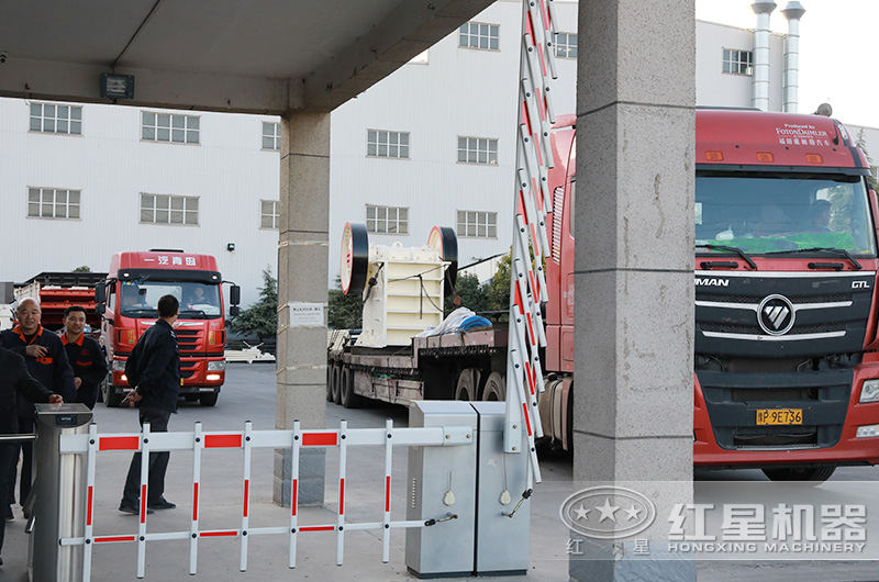 時(shí)產(chǎn)30-300噸的石料、石塊碎石機(jī)一套多少錢(qián)？