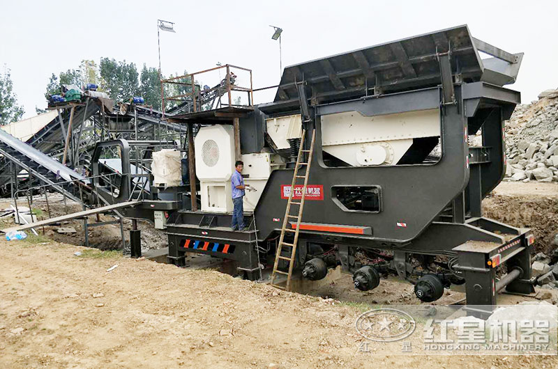 武漢顎式移動破碎機(jī)生產(chǎn)現(xiàn)場