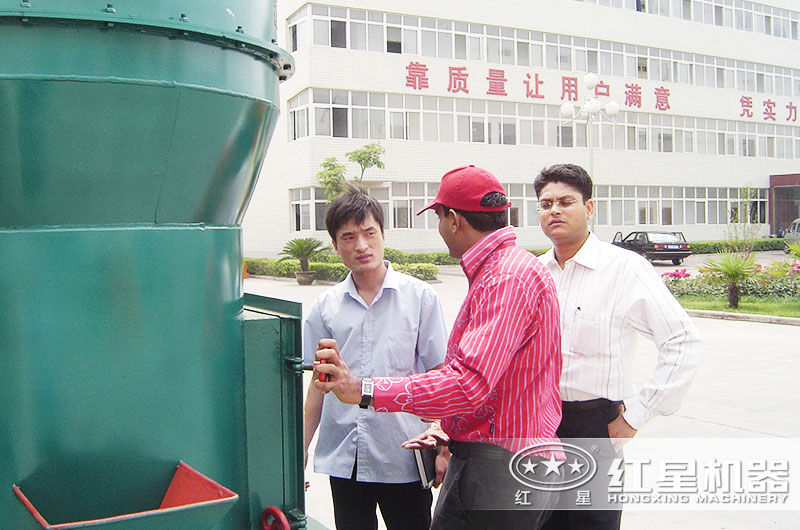 每天10噸的打石粉機器哪兒有？環(huán)保嗎？