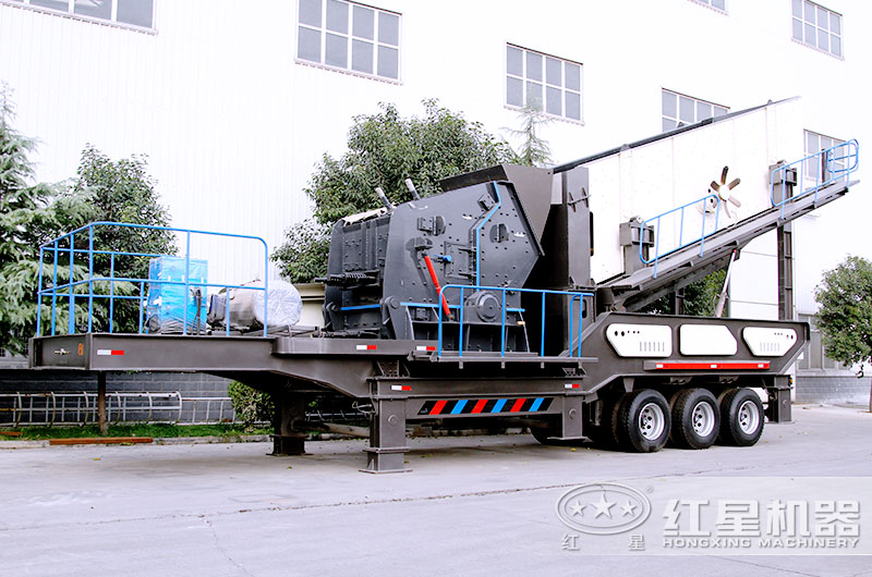 移動反擊式碎石機(jī)