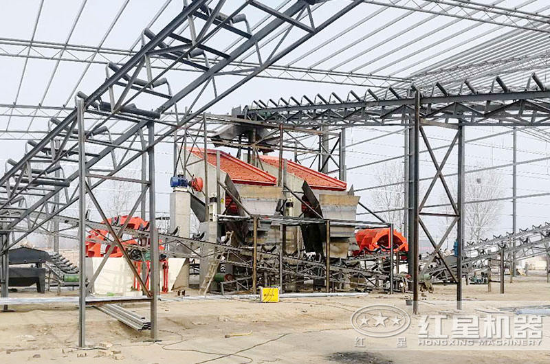 洗沙廠雙臺(tái)洗砂機(jī)安裝現(xiàn)場(chǎng)