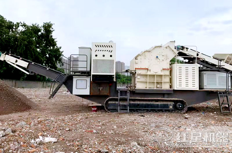 移動細(xì)碎機(jī)制砂生產(chǎn)現(xiàn)場