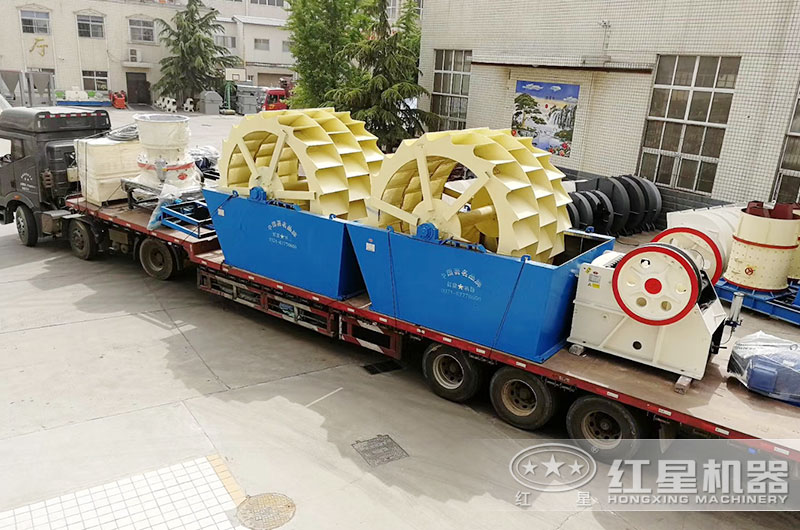 整套水洗沙機設備裝車以待發(fā)貨中