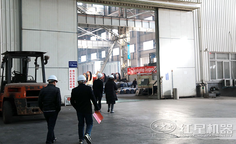 客戶(hù)來(lái)廠參觀移動(dòng)式制砂生產(chǎn)線