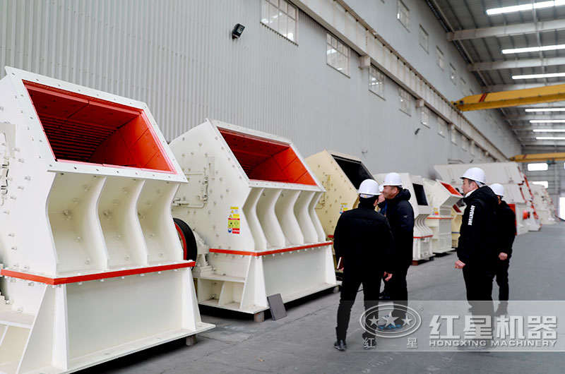 破碎鋼渣用哪種破碎機好？產(chǎn)量是多少？