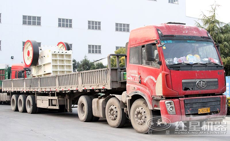 人工破碎混凝土用什么機器？選擇顎破機，大產(chǎn)量，運行可靠