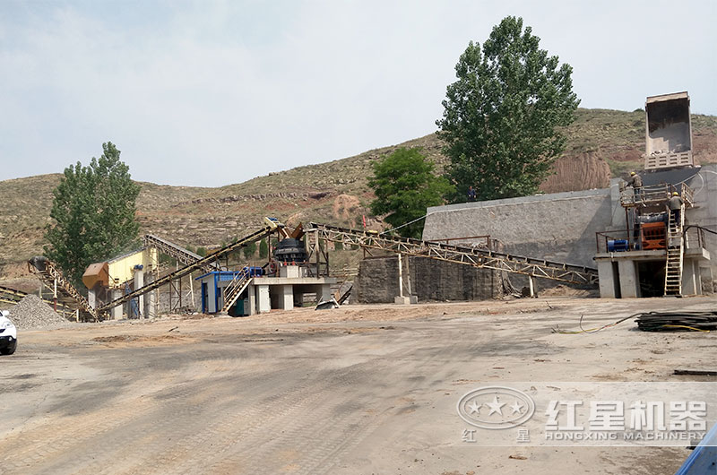 破碎玄武巖用什么機器好？整條生產(chǎn)線還需要哪些設(shè)備？