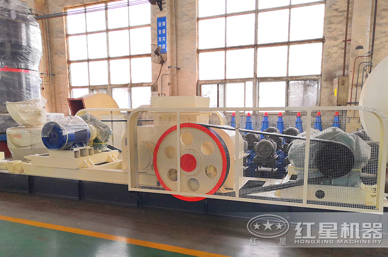 擠壓式破碎原理的對輥式煤用破碎機(jī)